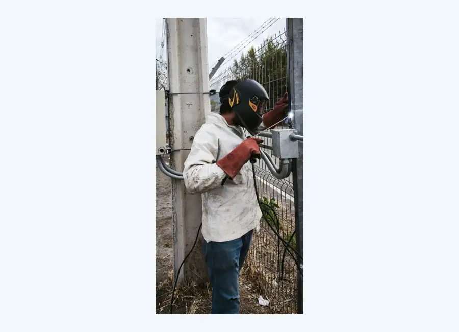 Trabajos de instalación de infraestructura para un proyecto de seguridad del sector aeronáutico